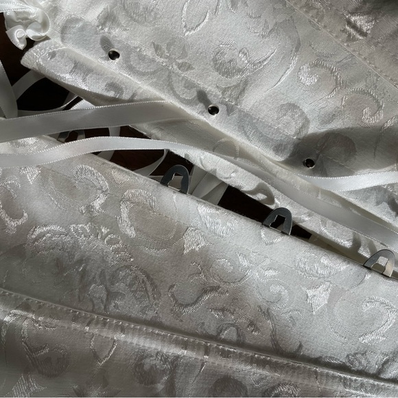 White Corset - Picture 3 of 6